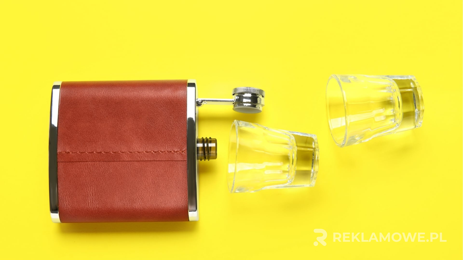 Piersiówki Reklamowe – Innowacyjność Materiałów Innowacyjne materiały używane w produkcji piersiówek reklamowych