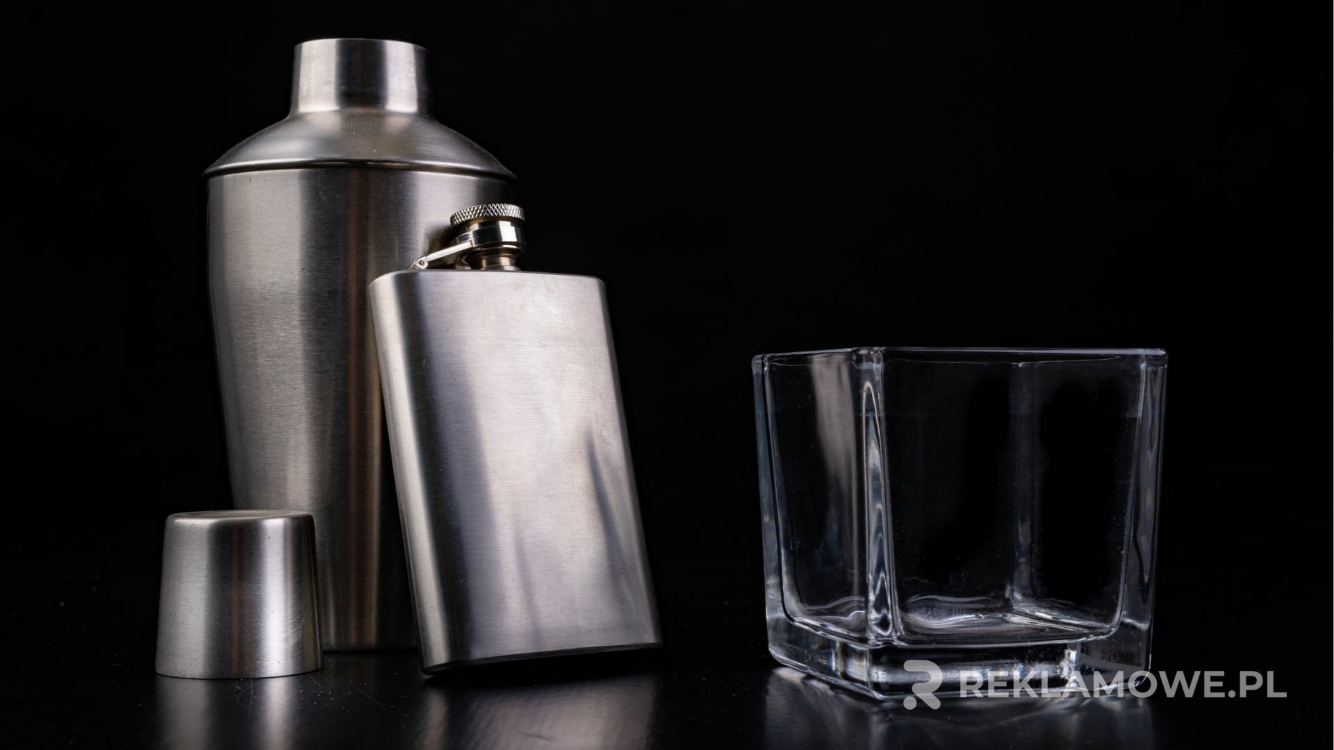 Wybór najlepszych piersiówek reklamowych